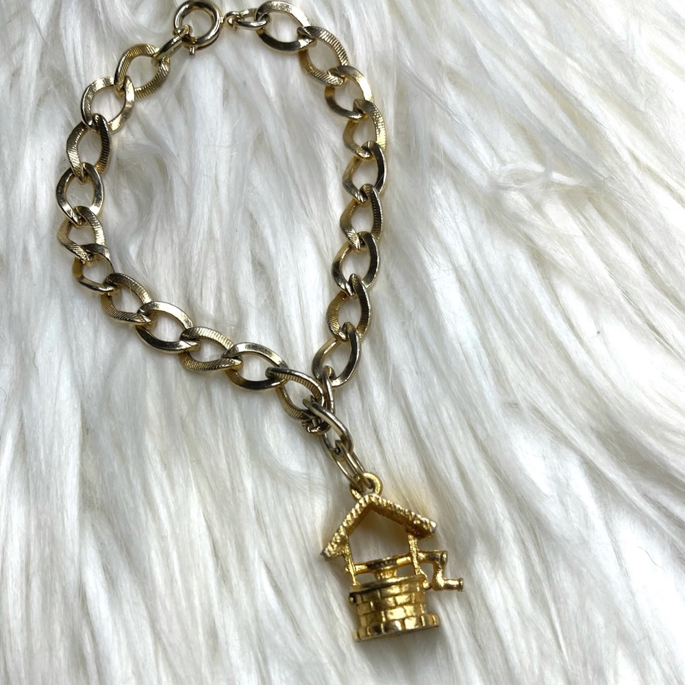3 for $15💕 Vintage Wishing Well Charm Bracelet
